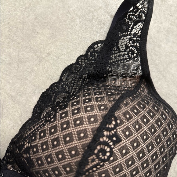 Simply Vera Vera Wang Intimates Black & Beige Lace Wireless Bra - 34D - Picture 3 of 11